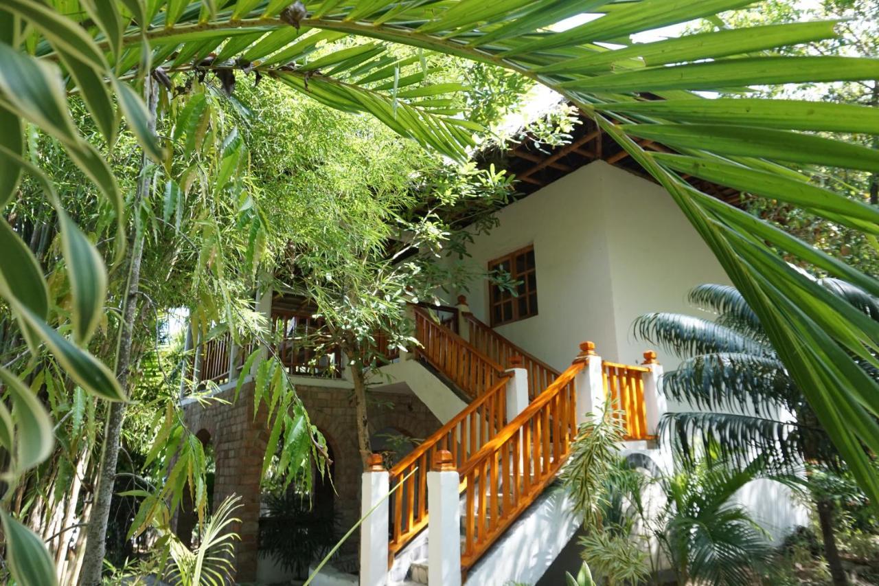 Mangga Lodge Bira Exterior photo