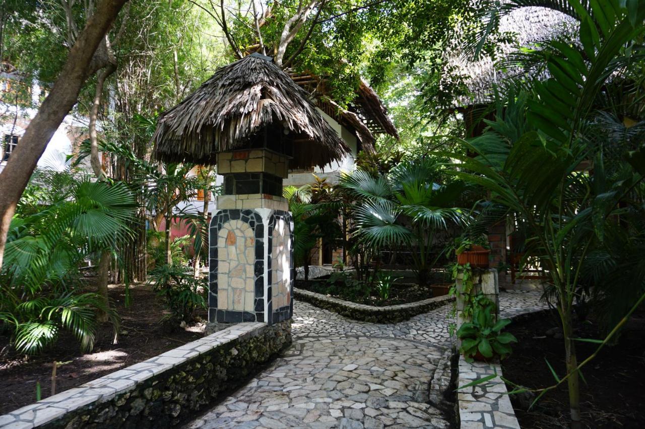 Mangga Lodge Bira Exterior photo