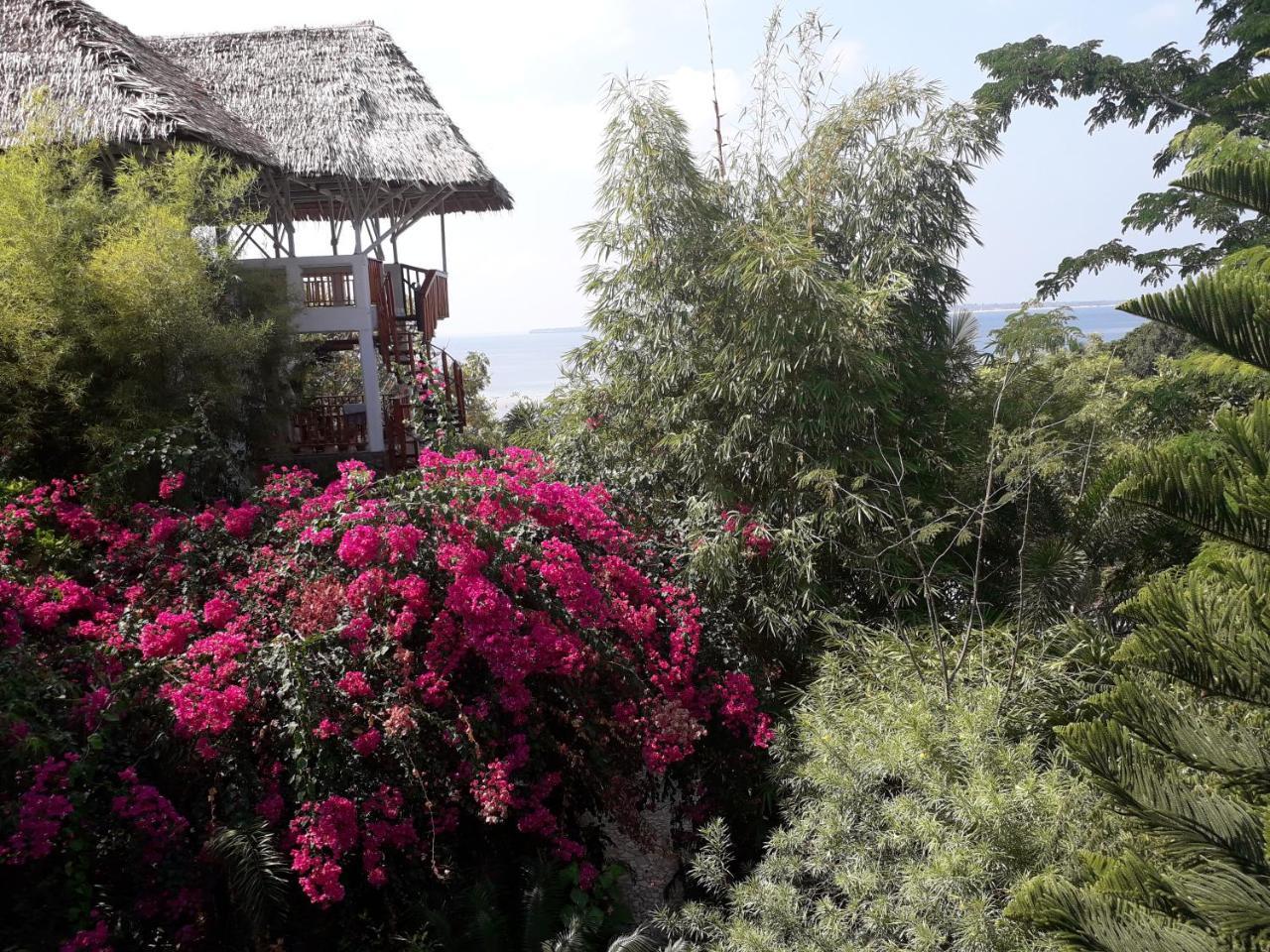 Mangga Lodge Bira Exterior photo
