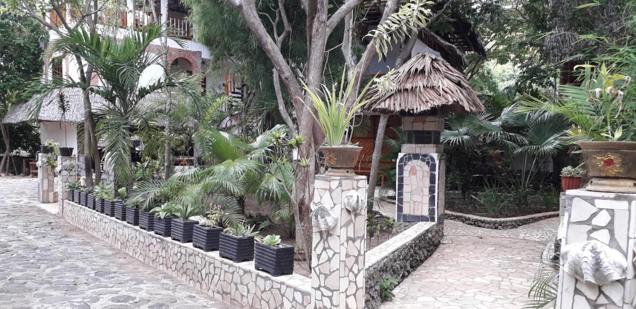 Mangga Lodge Bira Exterior photo